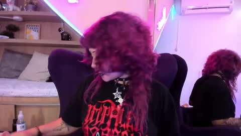 Mia online show from 03-05-25, 03:51