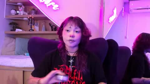 Mia online show from 03-12-25, 12:36