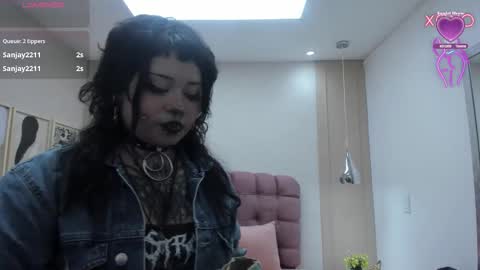 Mia online show from 03-12-26, 01:01
