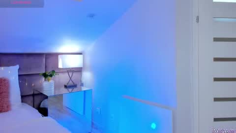 Mia online show from 11-20-25, 09:03