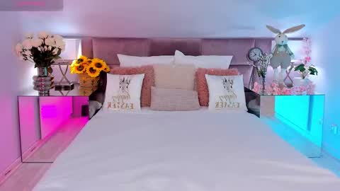 Mia online show from 03-25-26, 08:37