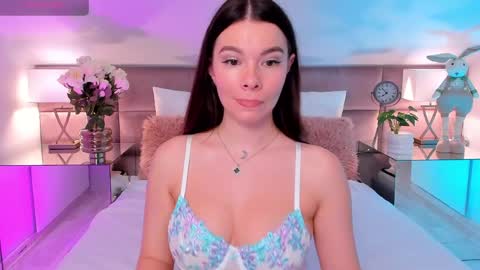 Mia online show from 05-15-26, 07:21