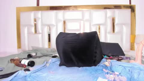 Mia  online show from 02-13-25, 08:27