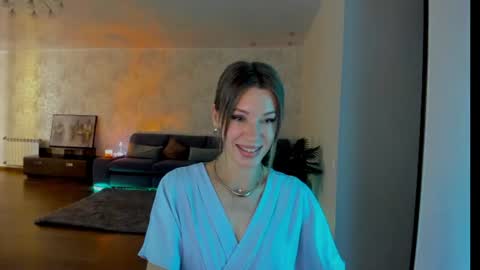 Mia online show from 06-19-26, 05:45