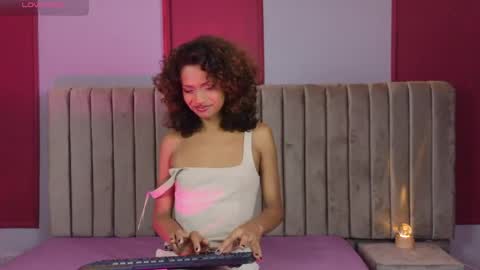 Snapshot of miablanc_cr chatting on 04-07-26, 11:43 MIABLANC CR online show from 04-07-26, 11:43