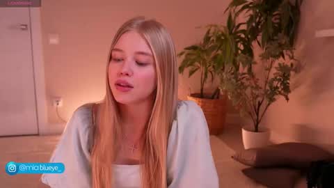 miablueye online show from 11-20-25, 03:12