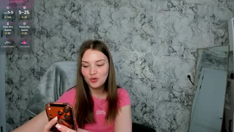 Mia online show from 04-07-26, 10:05