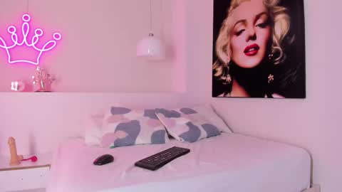 Mia online show from 11-27-25, 11:45