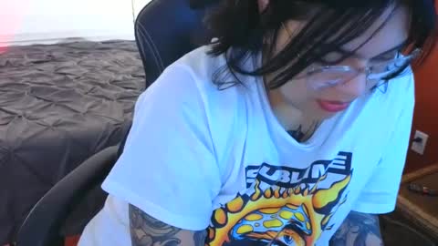 Mia online show from 12-24-24, 04:22