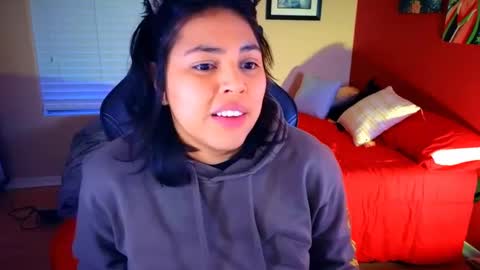 Mia online show from 01-08-25, 12:28