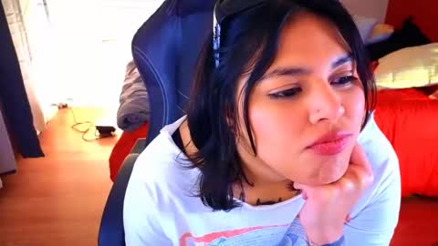 Mia online show from 01-08-25, 06:31