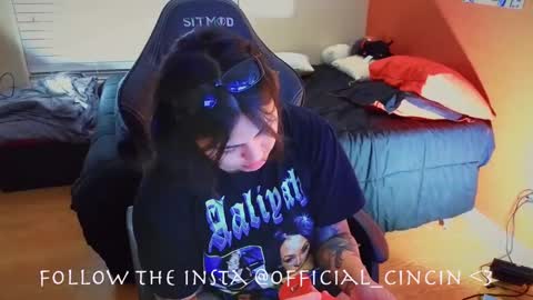 Mia online show from 02-15-25, 01:42