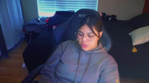 Mia online show from 02-22-25, 11:57