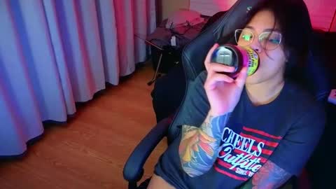 Mia online show from 03-10-25, 01:56