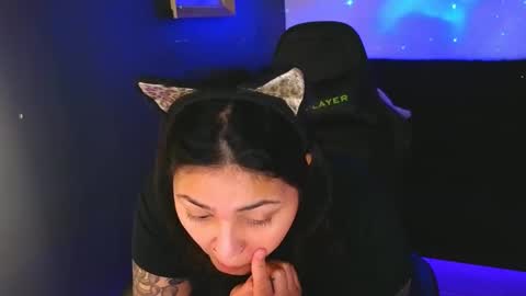 Mia online show from 09-08-25, 11:26