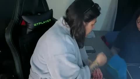 Mia online show from 03-30-26, 01:39