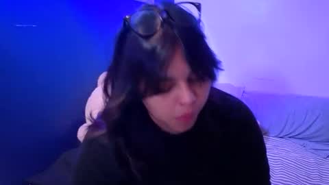 Mia online show from 05-21-26, 03:02