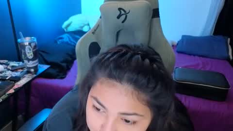 Mia online show from 06-11-26, 02:00