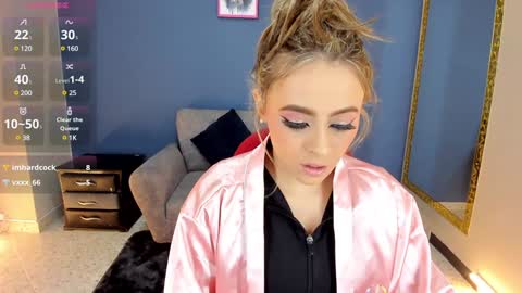 Snapshot of miacarperrlux chatting on 01-05-25, 09:03 MiaCarper online show from 01-05-25, 09:03