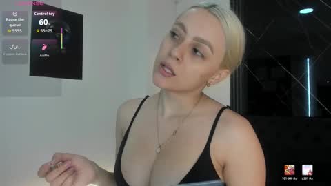 Snapshot of miacarperrlux chatting on 02-11-26, 08:47 MiaCarper online show from 02-11-26, 08:47