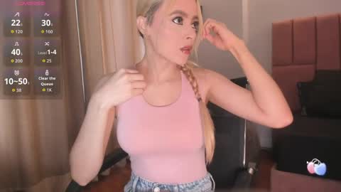 Snapshot of miacarperrlux chatting on 04-18-26, 09:15 MiaCarper online show from 04-18-26, 09:15