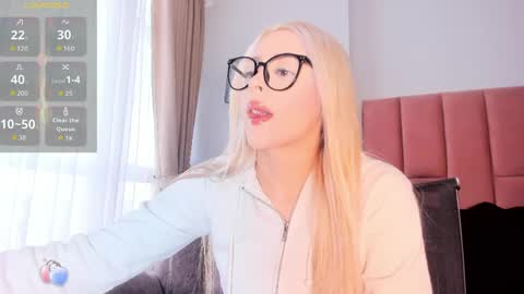 Snapshot of miacarperrlux chatting on 04-27-26, 09:02 MiaCarper online show from 04-27-26, 09:02
