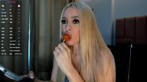 Snapshot of miacarperrlux chatting on 05-09-26, 10:15 MiaCarper online show from 05-09-26, 10:15