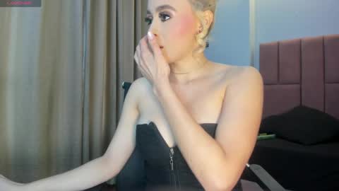 Snapshot of miacarperrlux chatting on 05-11-26, 09:45 MiaCarper online show from 05-11-26, 09:45