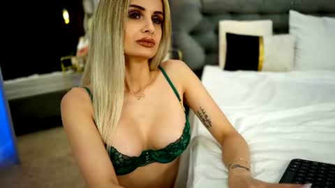 Mia online show from 06-22-26, 06:49