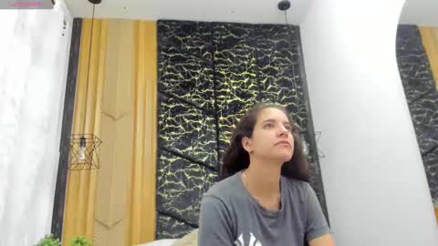 MiaCours online show from 04-12-26, 01:05