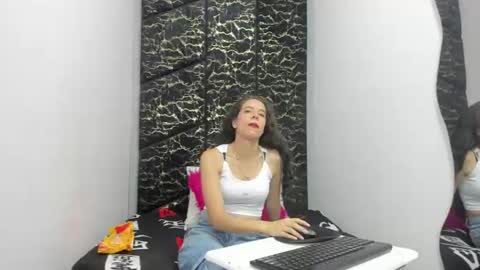 MiaCours online show from 06-24-26, 01:54