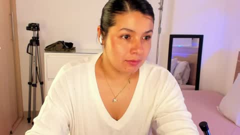 Snapshot of miadanielss chatting on 06-08-26, 02:23 IG Yojanagomez online show from 06-08-26, 02:23