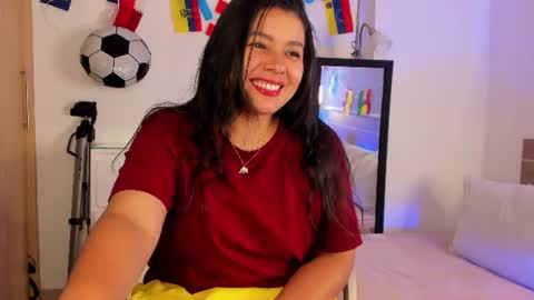 Snapshot of miadanielss chatting on 06-19-26, 04:22 IG Yojanagomez online show from 06-19-26, 04:22