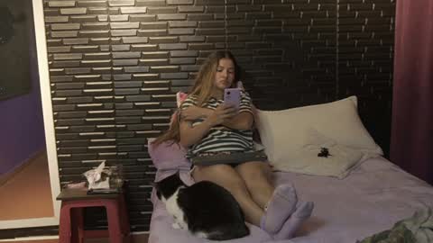 Mia online show from 01-26-25, 04:51