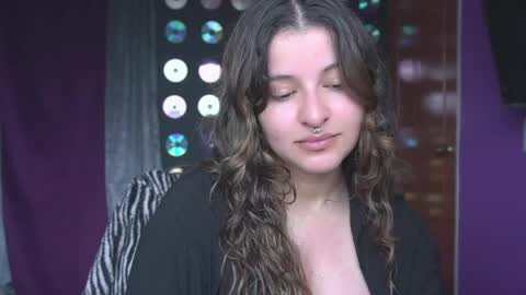 Mia online show from 04-25-26, 05:21