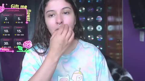 Snapshot of miadimota chatting on 06-07-26, 07:28 Mia online show from 06-07-26, 07:28