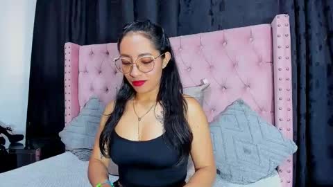 Snapshot of miadivinehyh chatting on 05-19-26, 12:55 miadivinehyh online show from 05-19-26, 12:55