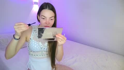 Mia online show from 05-08-26, 01:00