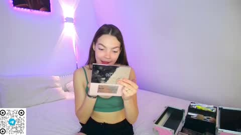 Mia online show from 05-19-26, 01:11