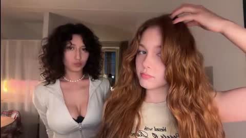 Mia online show from 06-18-26, 10:36