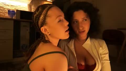 Mia online show from 08-02-26, 10:52