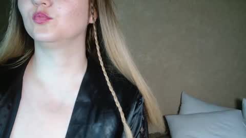 MiaFoxisJa online show from 09-19-25, 02:07
