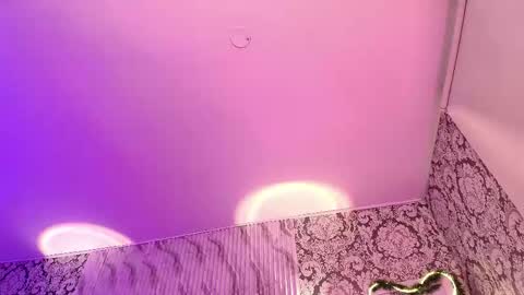 Mia online show from 12-05-25, 04:21