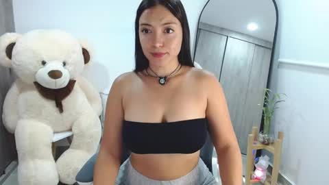 Mia Glow Velvet online show from 06-06-26, 12:27