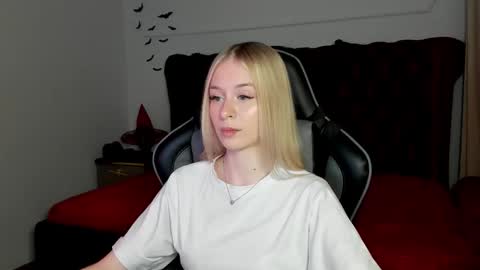 Mia online show from 11-03-25, 05:25