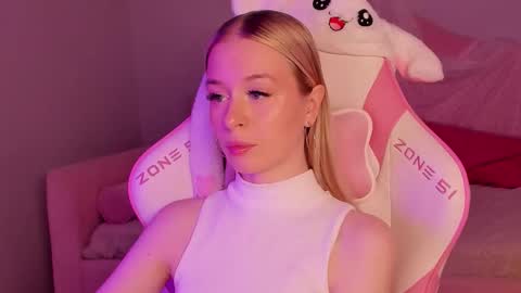 Mia online show from 11-29-25, 05:21