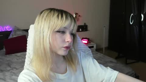 Snapshot of miakimiko chatting on 05-09-26, 01:55 miakimiko online show from 05-09-26, 01:55