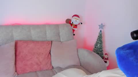 miakris1 online show from 12-19-24, 02:56