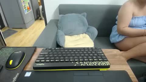 Mia online show from 10-13-25, 04:01