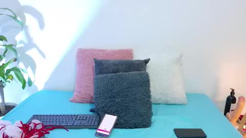 Snapshot of miamackleyn_ chatting on 10-16-25, 03:02 MIA online show from 10-16-25, 03:02